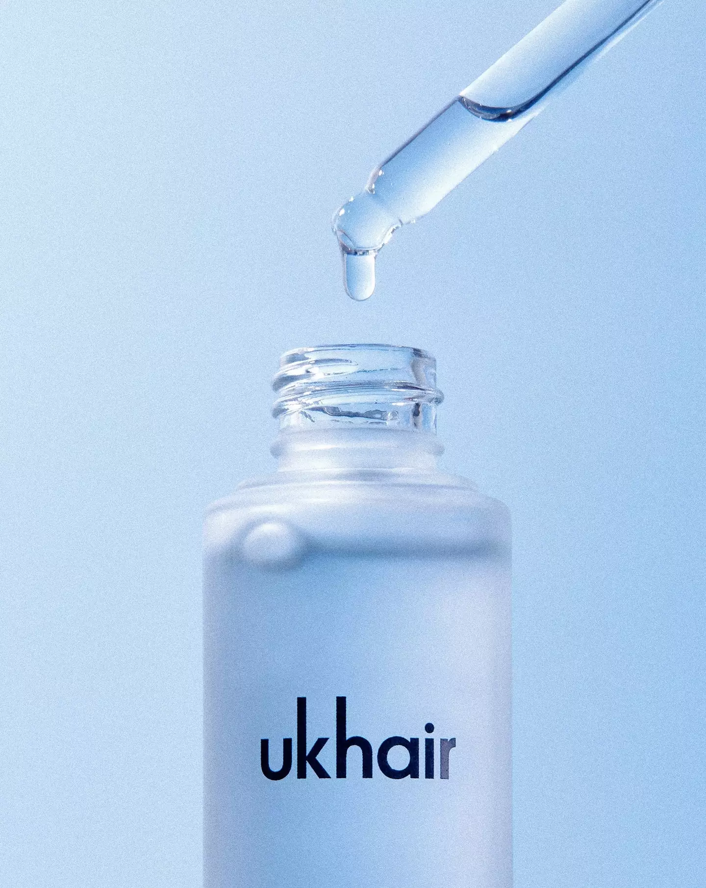 A dropper applicator makes it easy to apply the hair serum directly to the scalp and hairline.