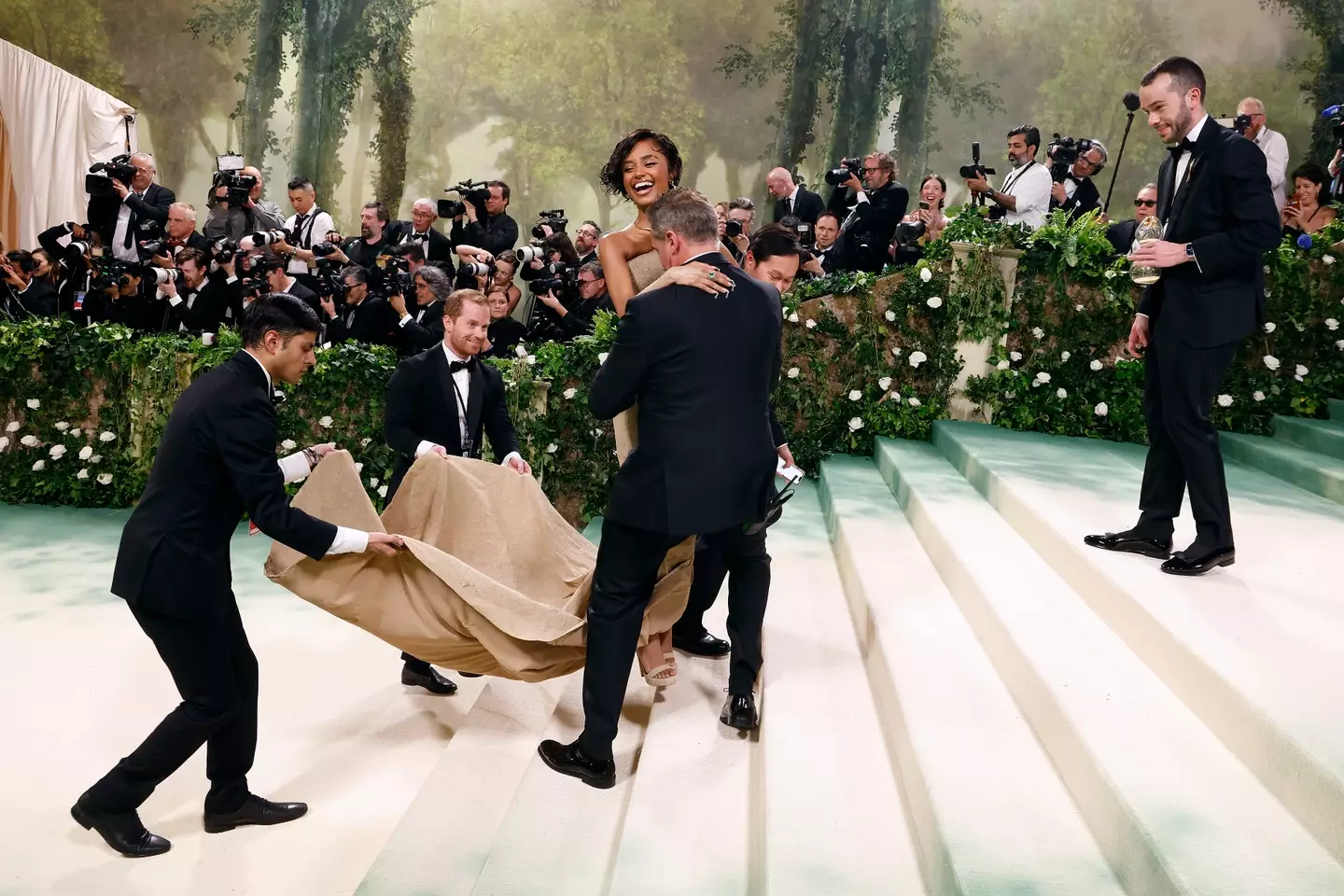 The 'Water' singer needed a bit of assistance getting up the Met Gala steps. (Taylor Hill/Getty Images)