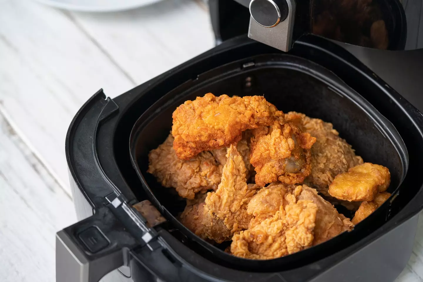 There's a pretty major mistake you don't want to be making with your air fryer. (Witthaya Prasongsin / Getty Images)