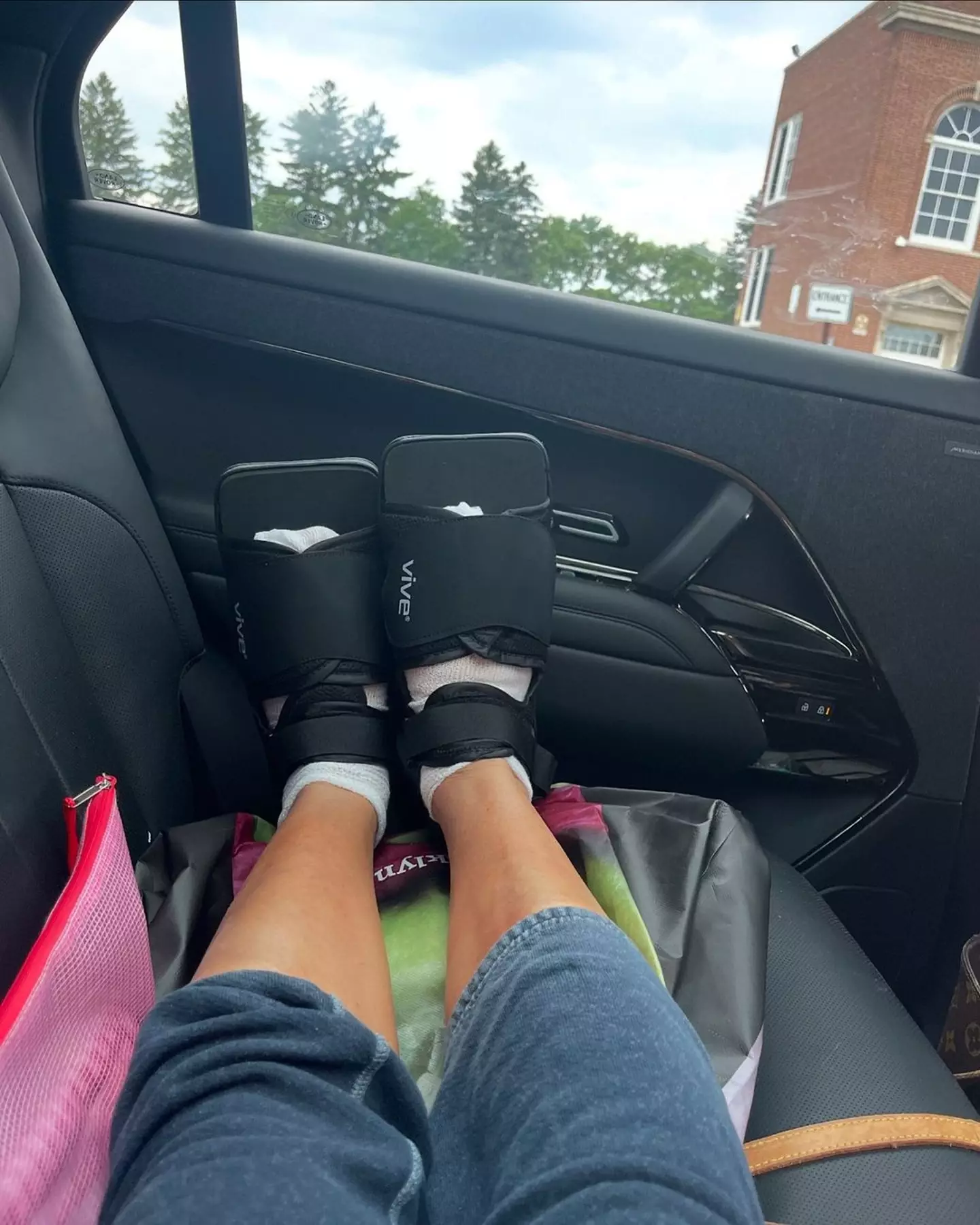 Brooke has undergone toe surgery. (Instagram/@brookeshields)