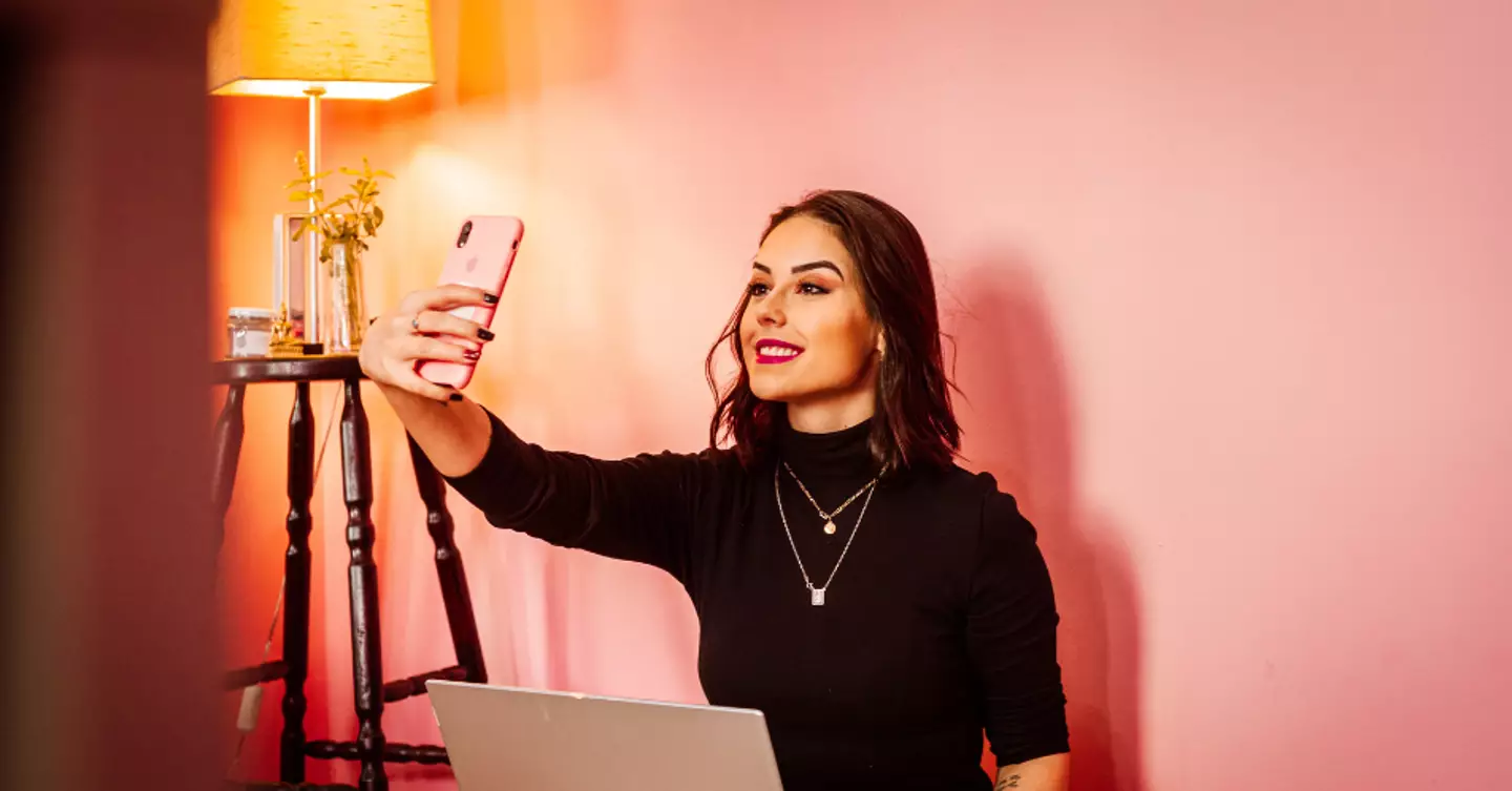 Never shy away from selfies again!