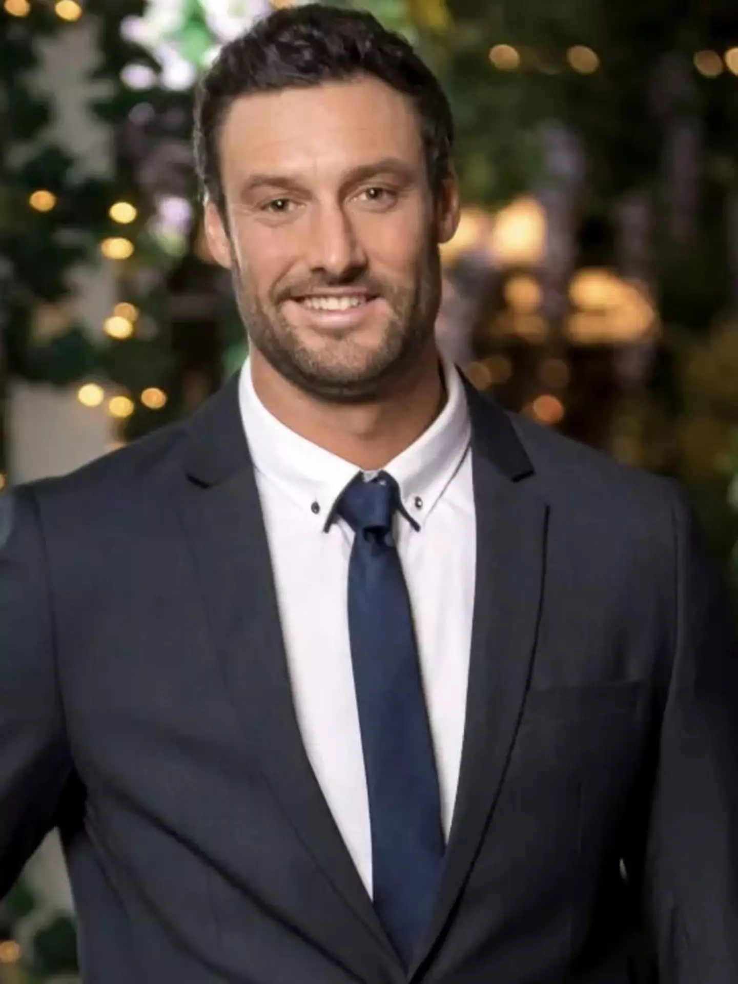 The Bachelorette star Charlie Newling died on Saturday after his car dropped from a cliff in Sydney.