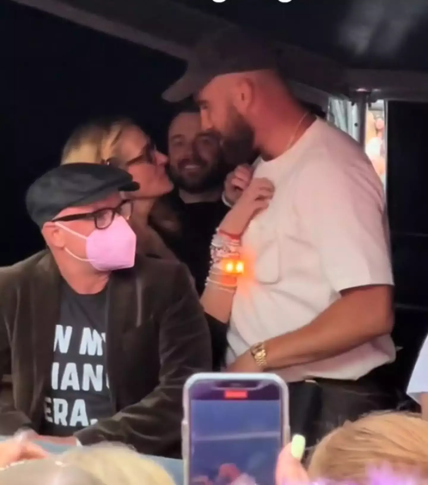 Julia Roberts and Travis Kelce hung out during Taylor Swift's Dubin show yesterday (1 July). (TikTok/@kelleyfarrelly)