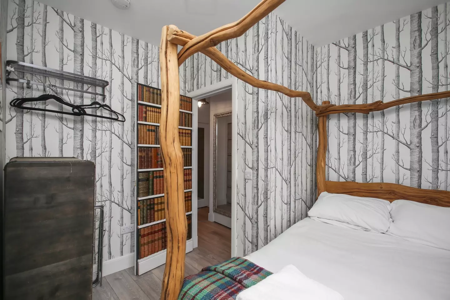 A Harry Potter themed flat is on the market in Edinburgh (