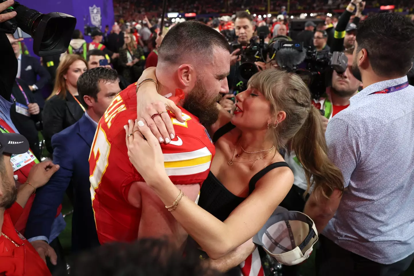 Kelce appeared to wipe tears from his eyes during the performance. (TikTok//@rlknyc)