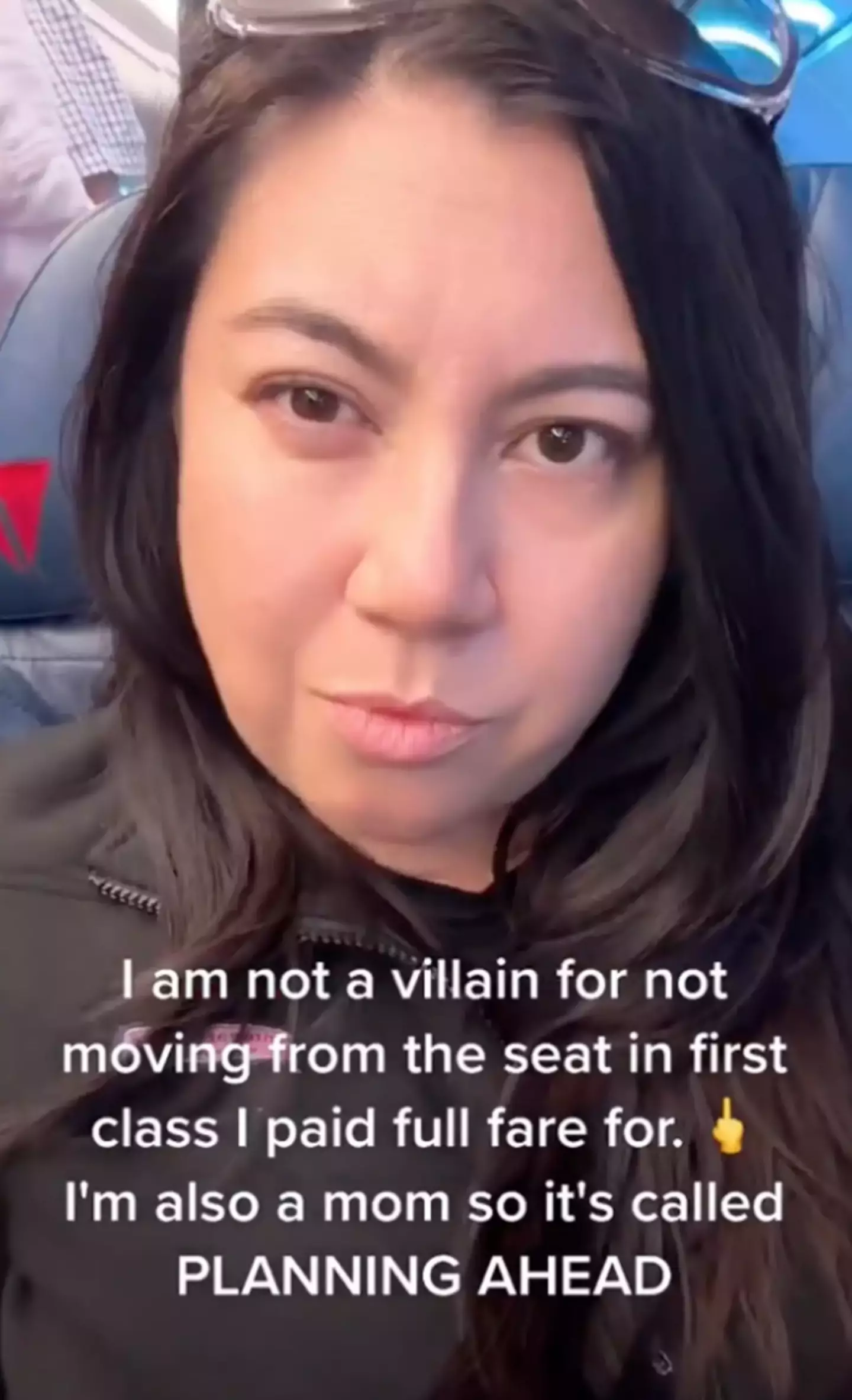 A woman has defended herself after refusing to move for a family on a plane (TikTok/@maresasd)