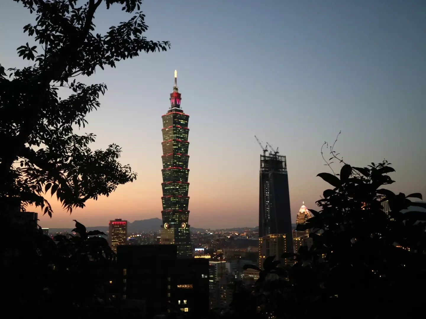 A sunset view from Elephant Mountain in Taipei. (Supplied)