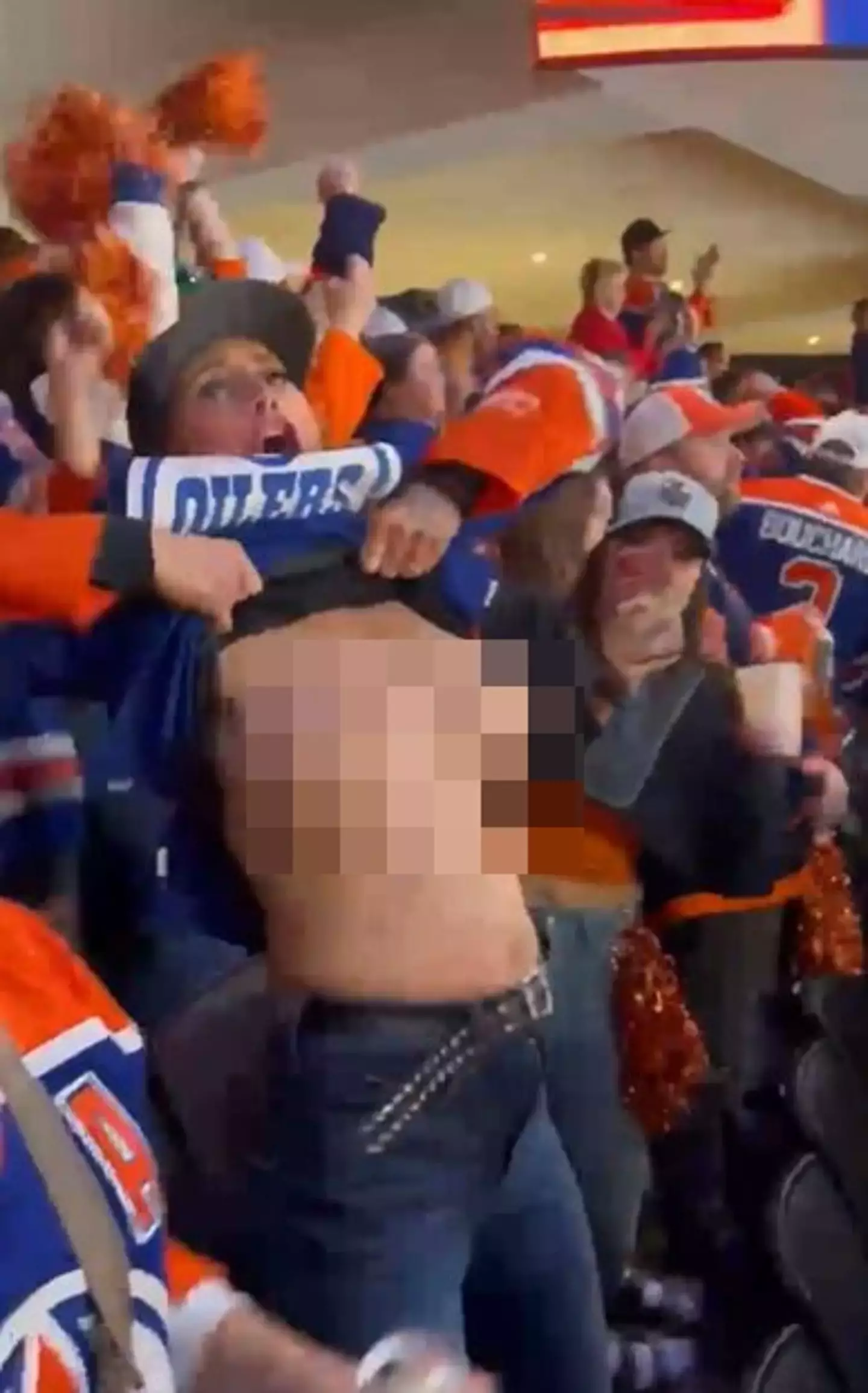 'Oilers girl' flashed her boobs to the crowd. (X/@Gerry39464526)
