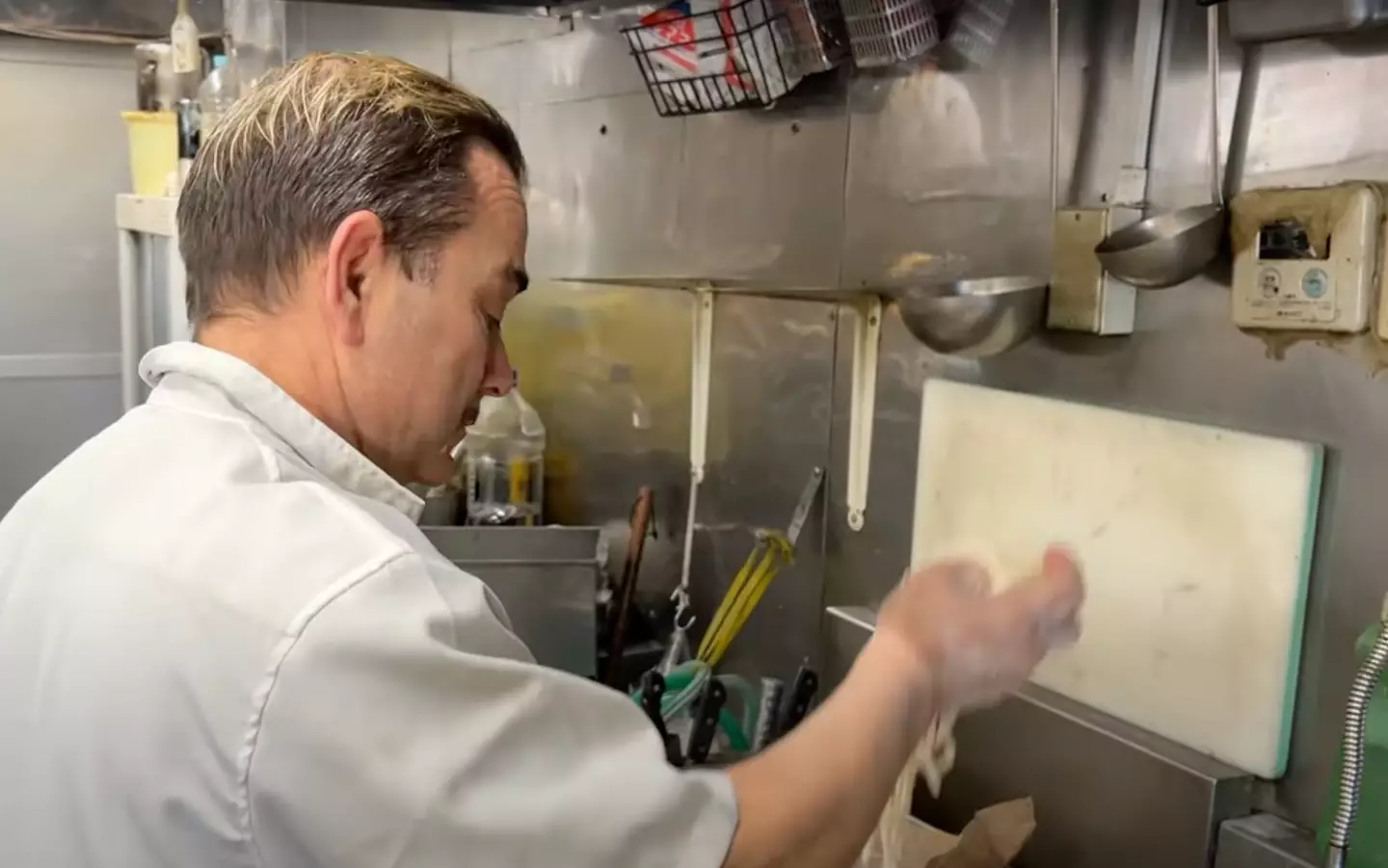 Many online can't get over the chef's accent. (YouTube/Dari Japan)