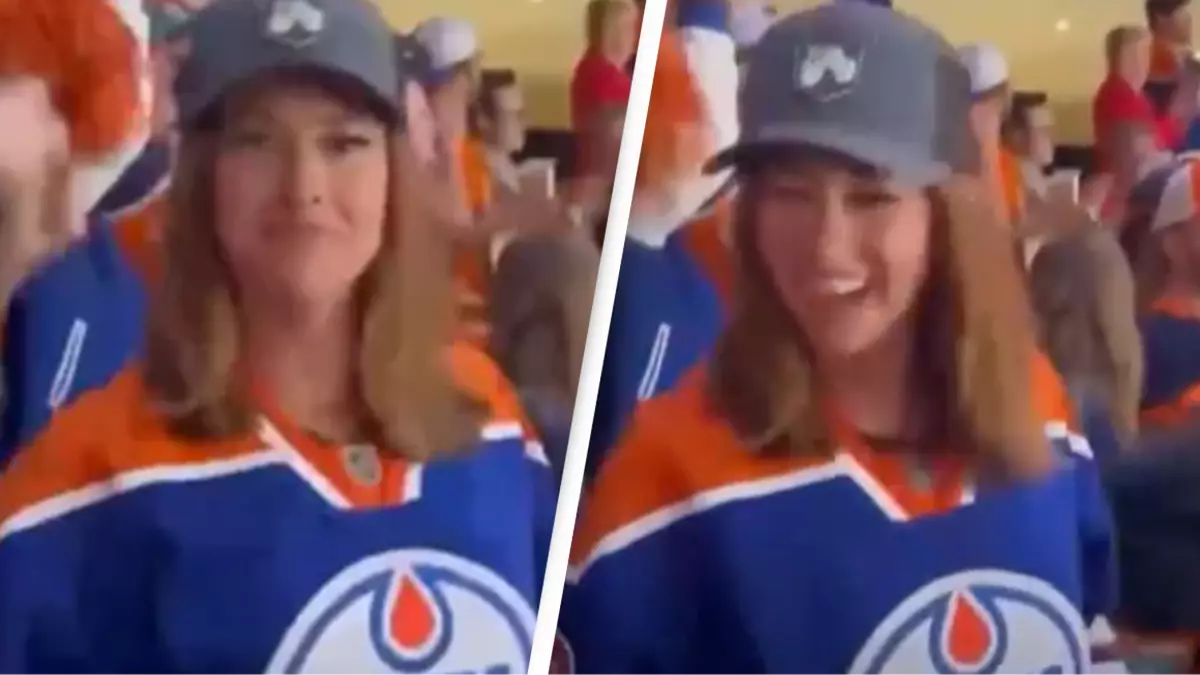 Hockey fan gets porn site offer after flashing boobs at game