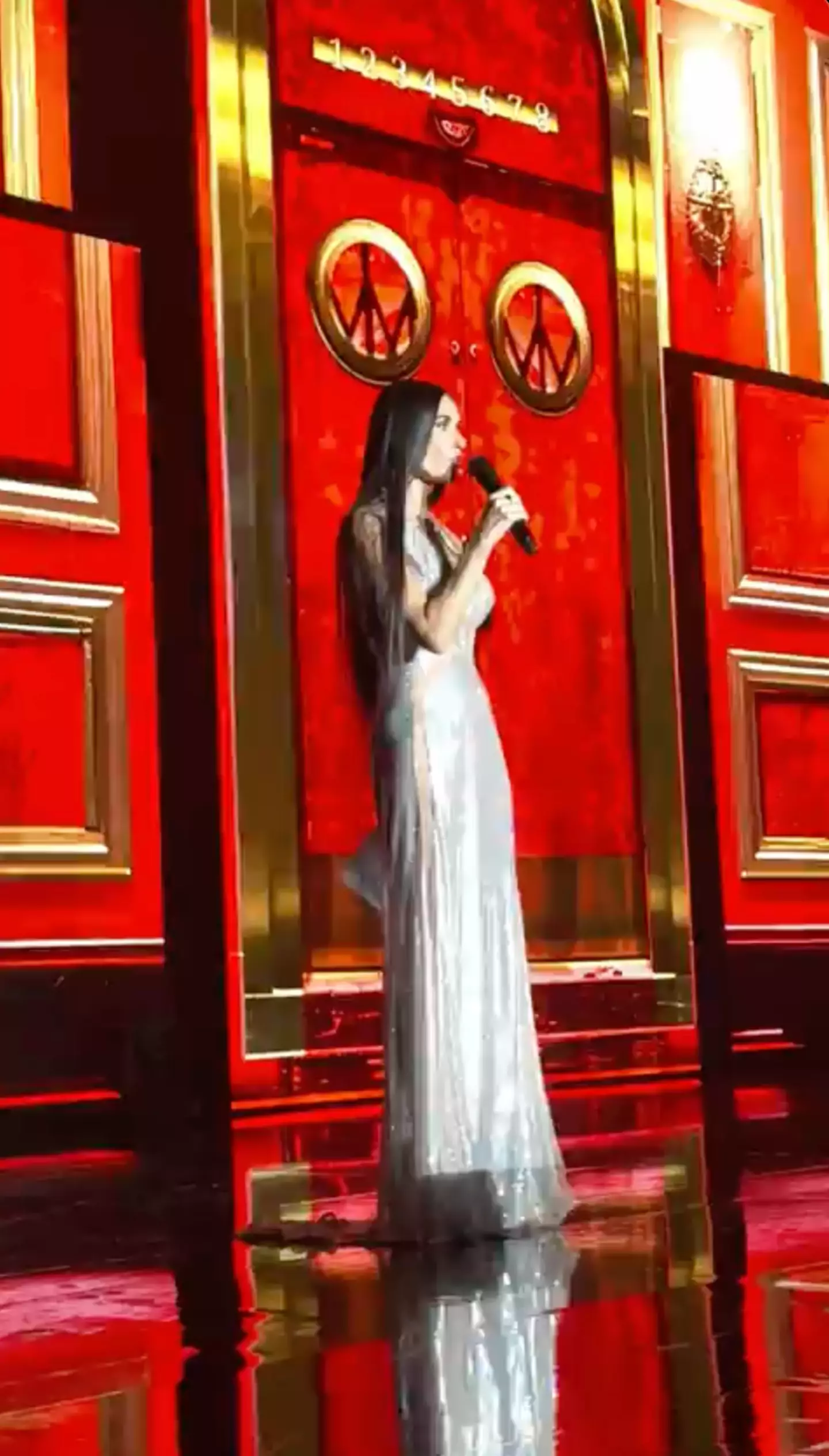 Demi Moore introduced Cher at the amfAR gala. (X/@RaminSetoodeh)