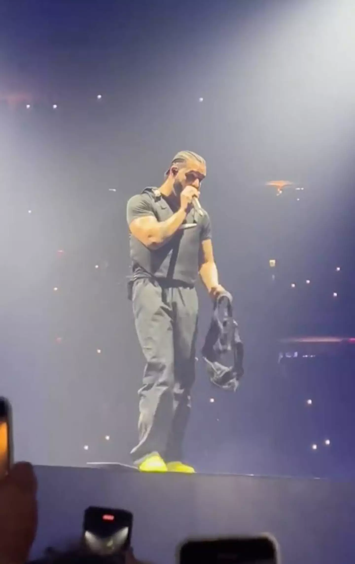 50 Cent complains about not having bras thrown at him on stage like Drake