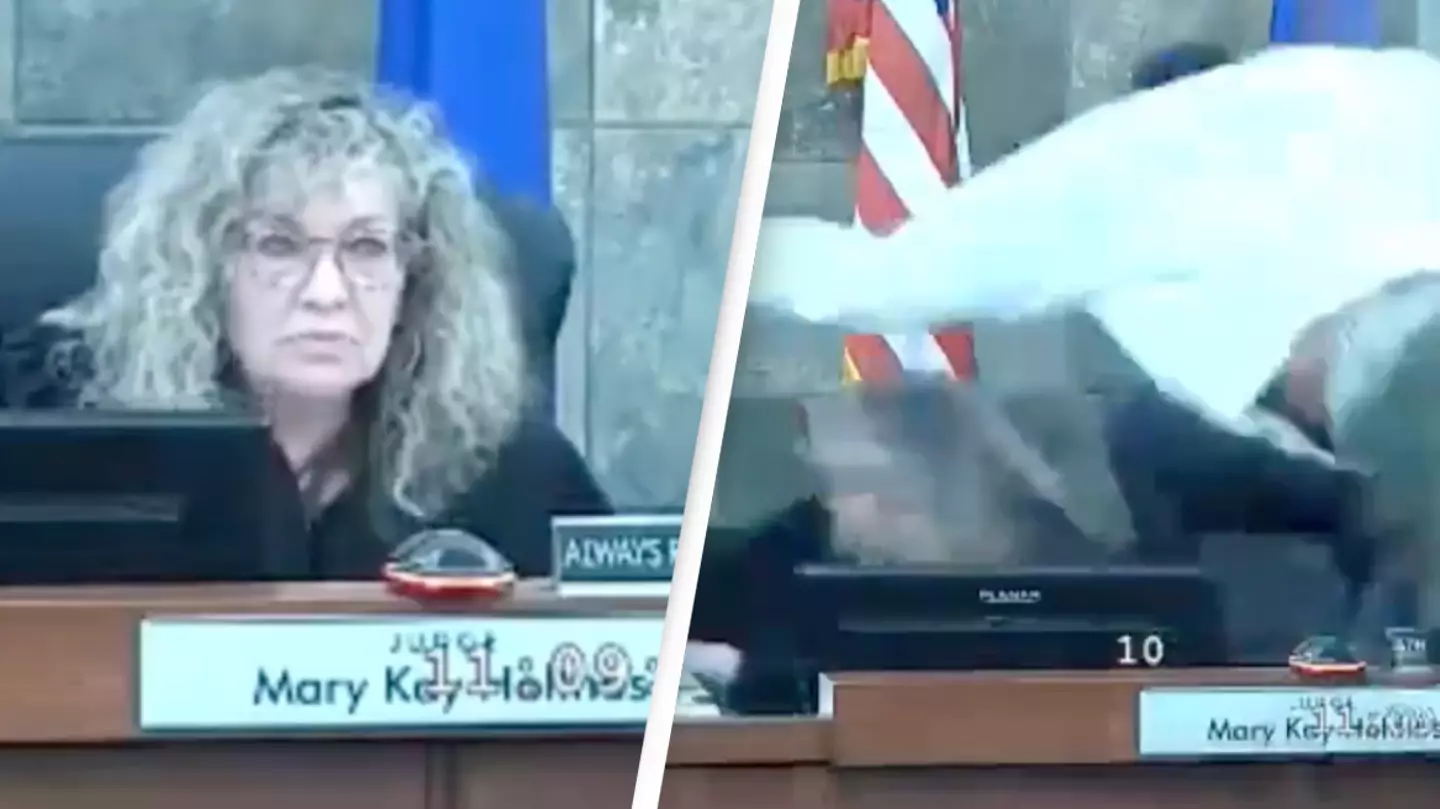 Terrifying moment felon attacks judge after his probation is denied