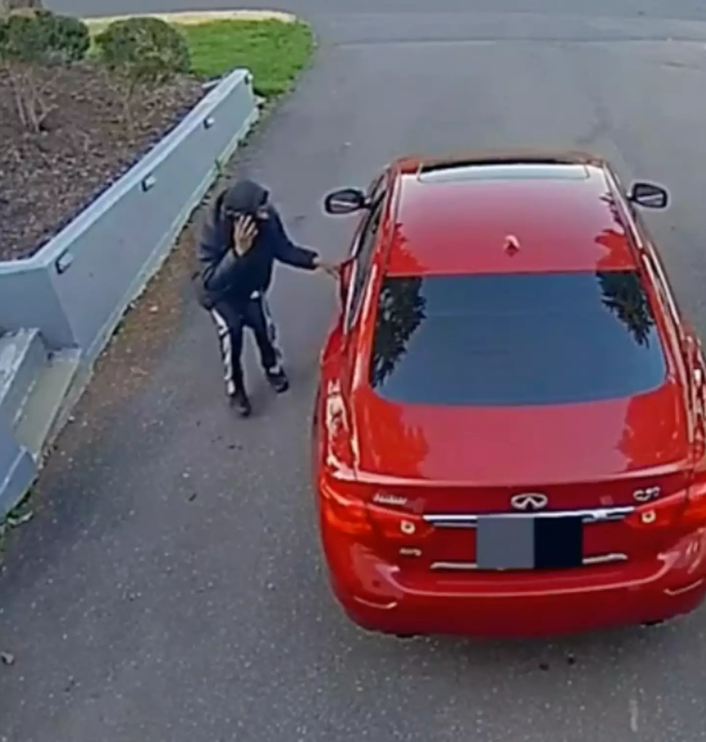 The attempted carjacking was done in broad daylight.