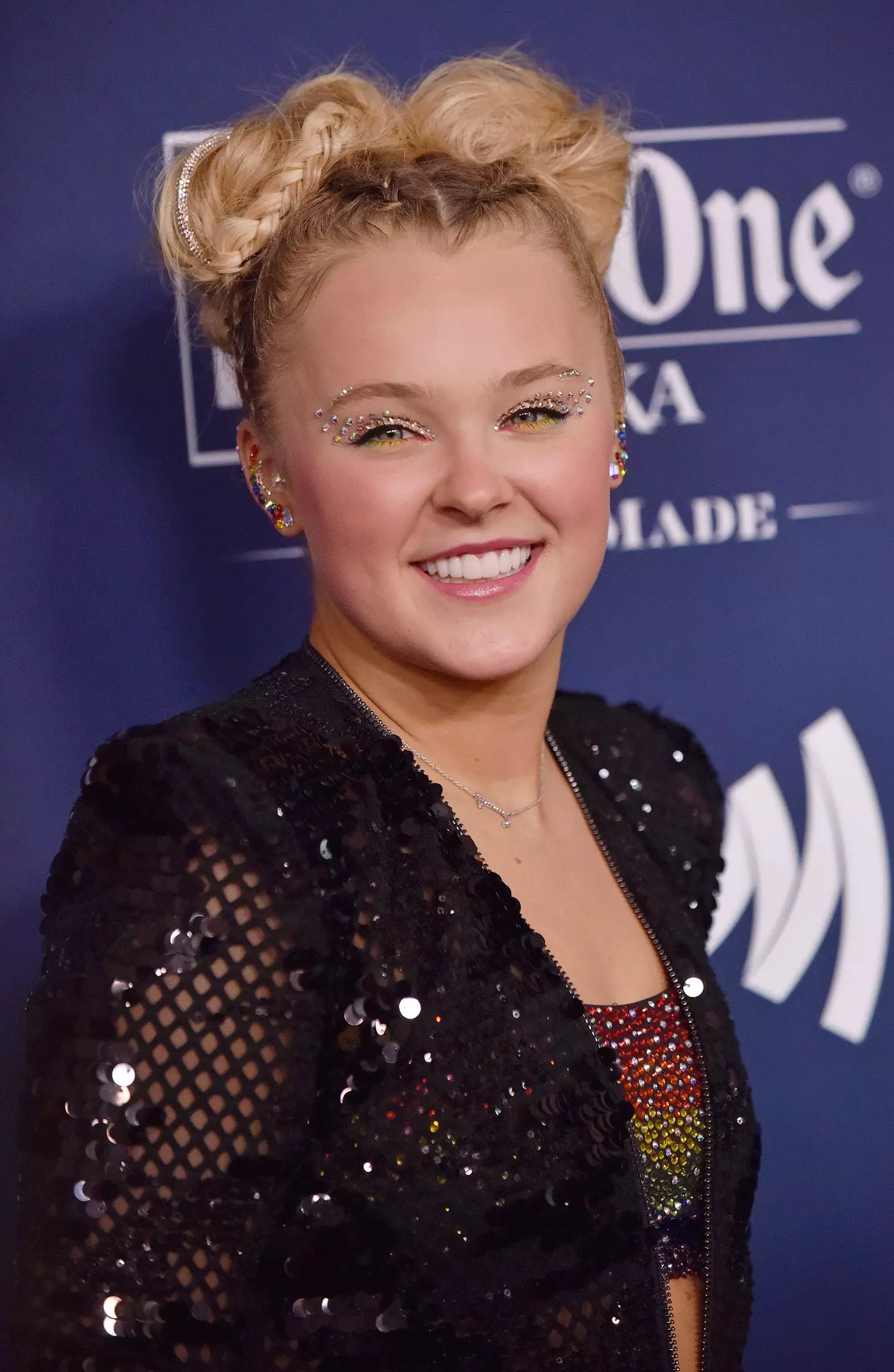 JoJo Siwa has said she feels more mature than other teenagers except when it comes to relationships.