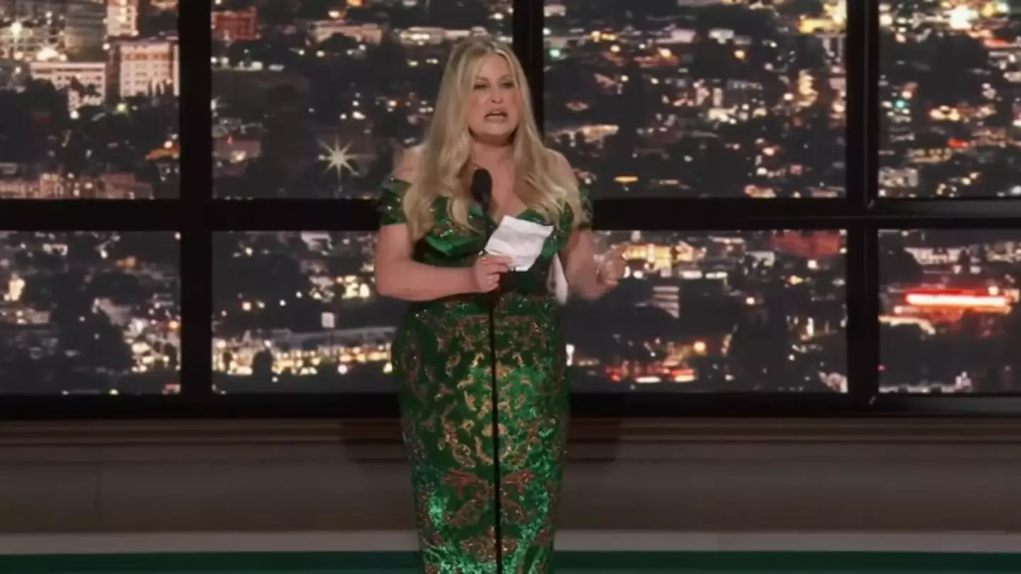 Jennifer Coolidge wasn't going to end her Emmy award acceptance speech without thanking everyone.
