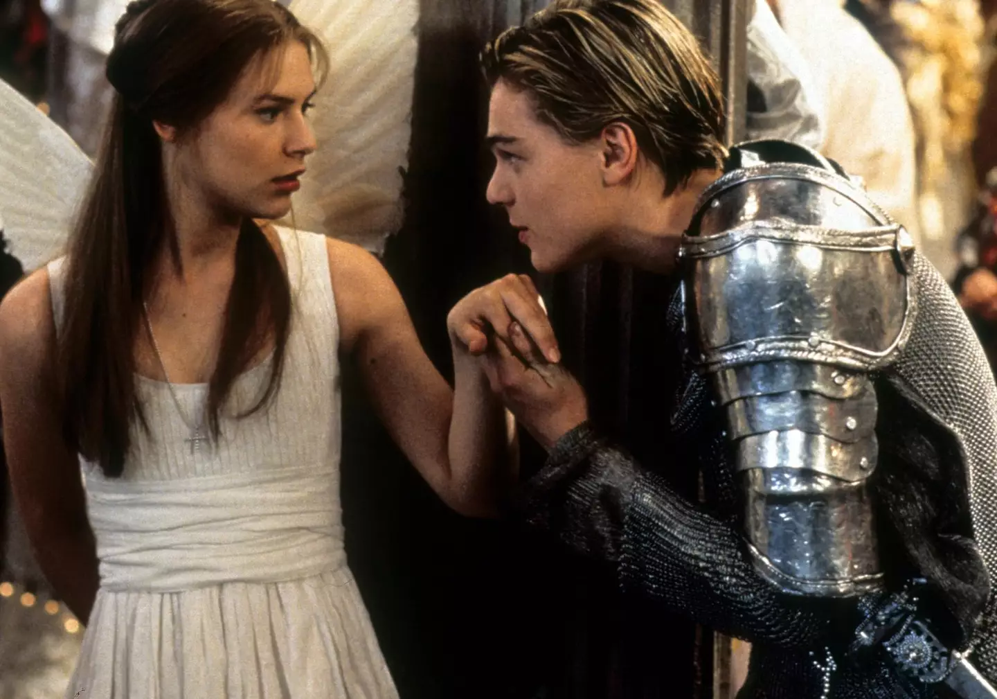 Né en 1981, Portman n'était qu'un adolescent - 13 ans en fait - lorsque Roméo + Juliette a commencé la production.