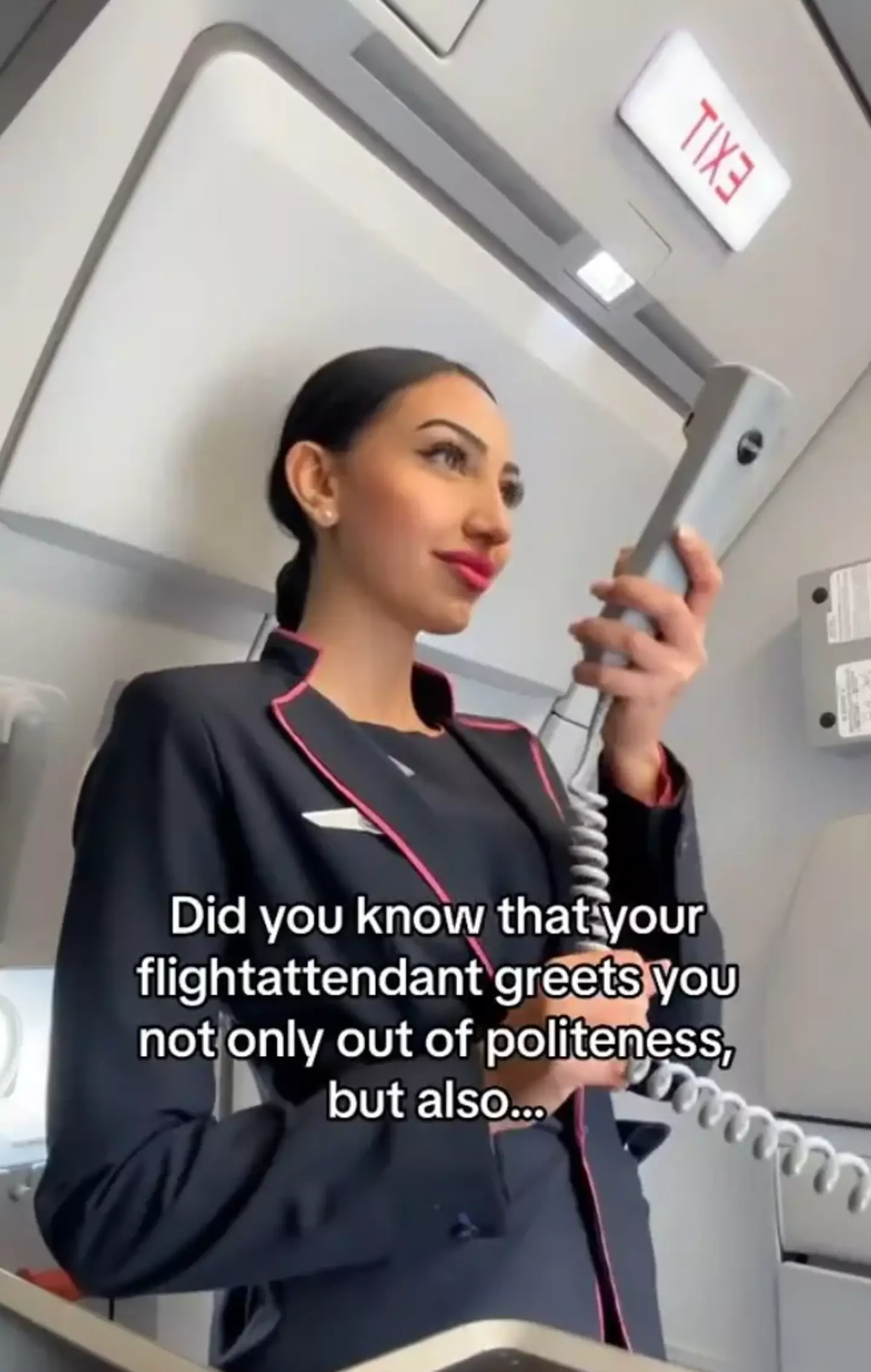 The flight attendant has explained why they greet passengers. (TikTok@itsmekikooooo)