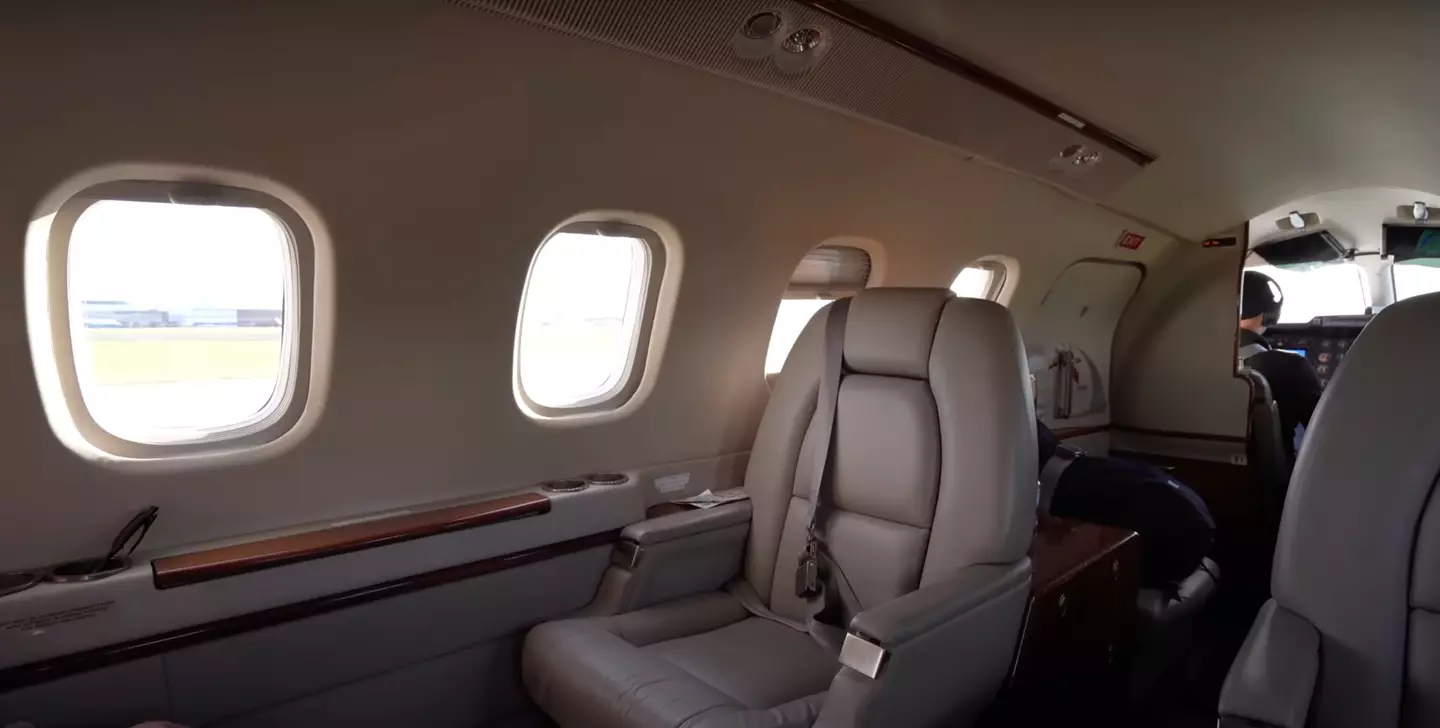 It's certainly travelling in luxury. (YouTube/DownieLive)