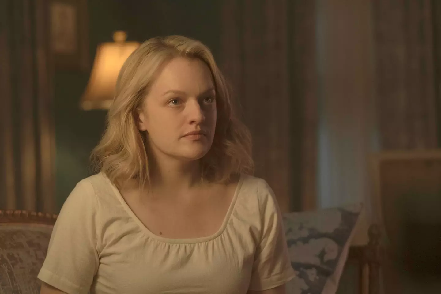 Elisabeth Moss grew up in the church of Scientology.