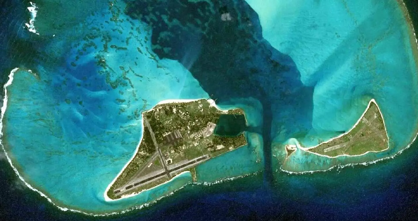 The largest of the Midway Atoll islands is approximately 2sq miles around.