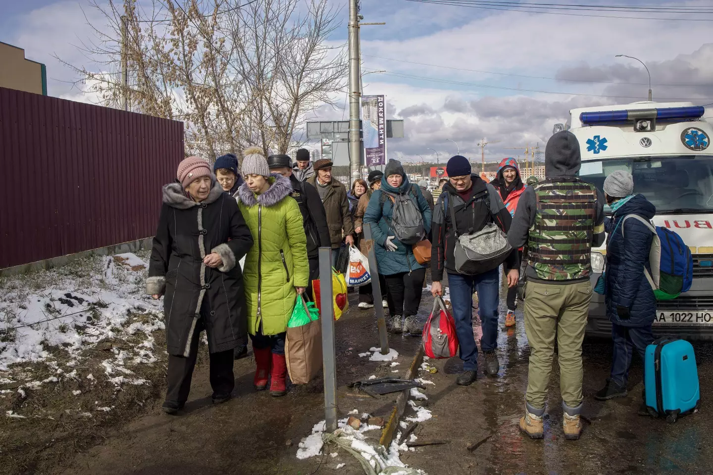 Residents of Irpin, Ukraine evacuating the front line today as Russian forces close in (Alamy)