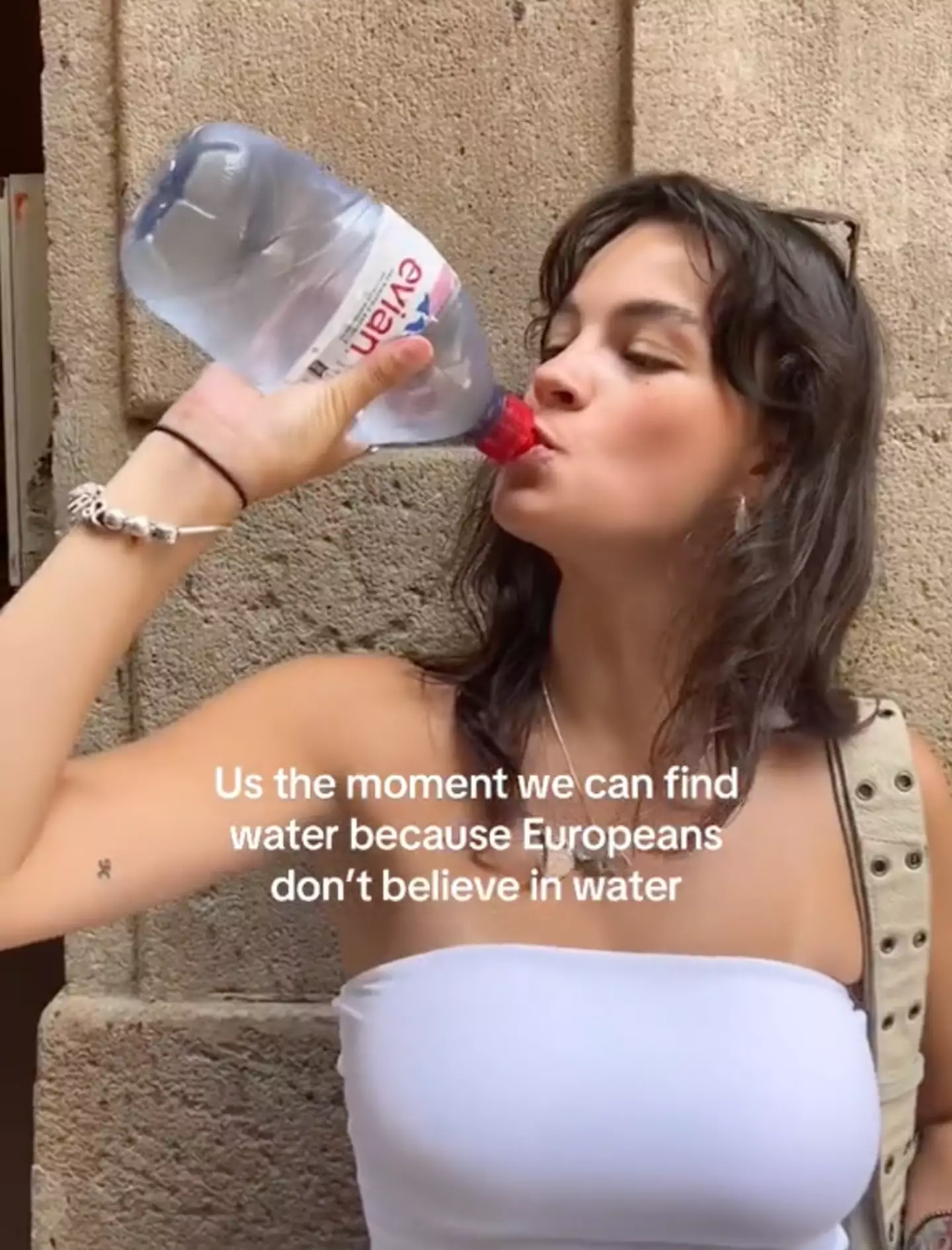 The video shows several American tourists desperately drinking from their water bottles.