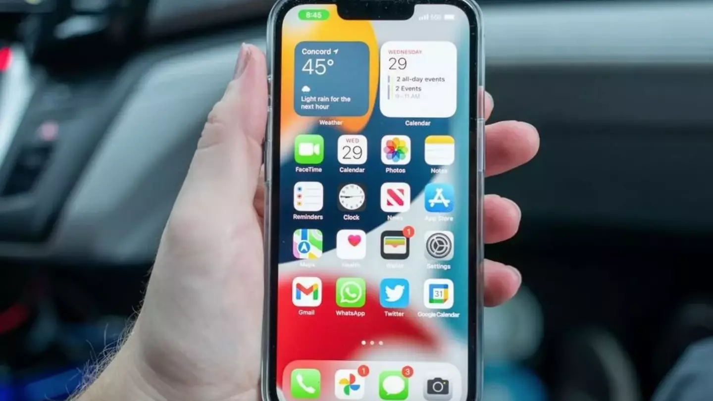 Une femme a partagé le texte « terrifiant » qu'elle a reçu lorsque le « Crash Detection » d'Apple a détecté que sa sœur avait eu un accident (Gado via Getty Images)