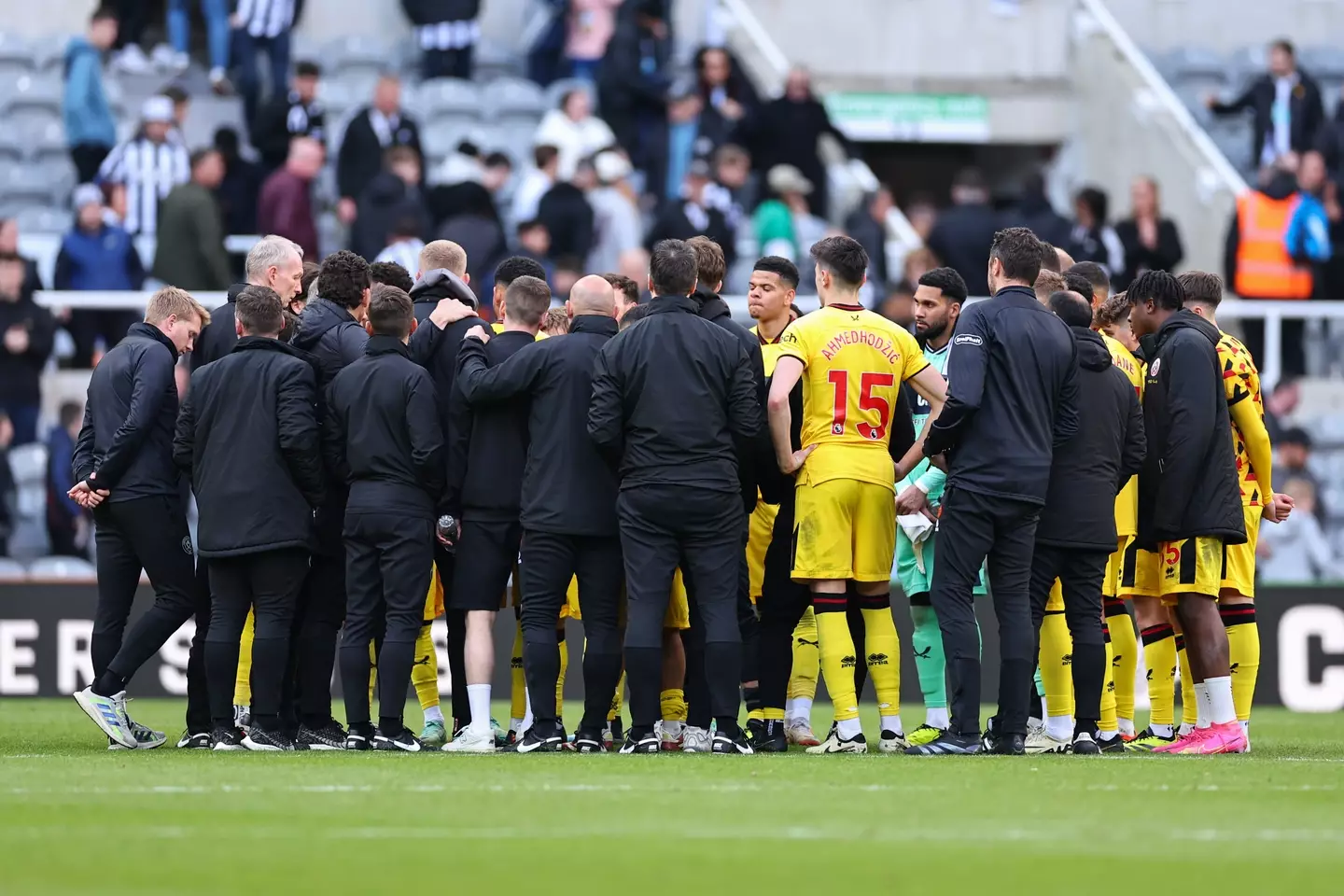 Chris Wilder leads a Sheffield United huddle following their defeat. Image: Getty