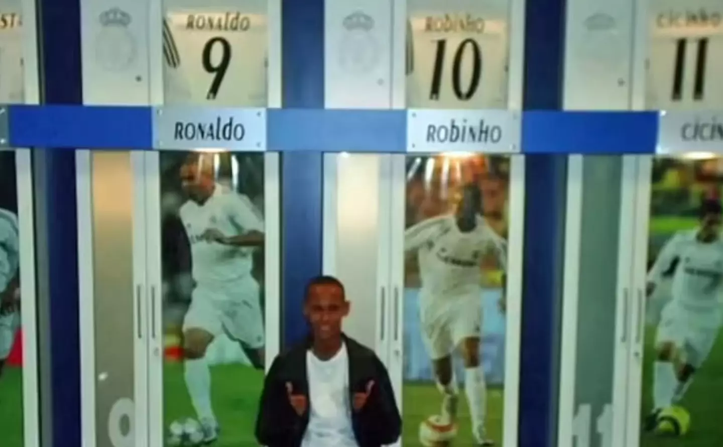 Neymar grins while posing in the Real Madrid dressing room (Image: AS)