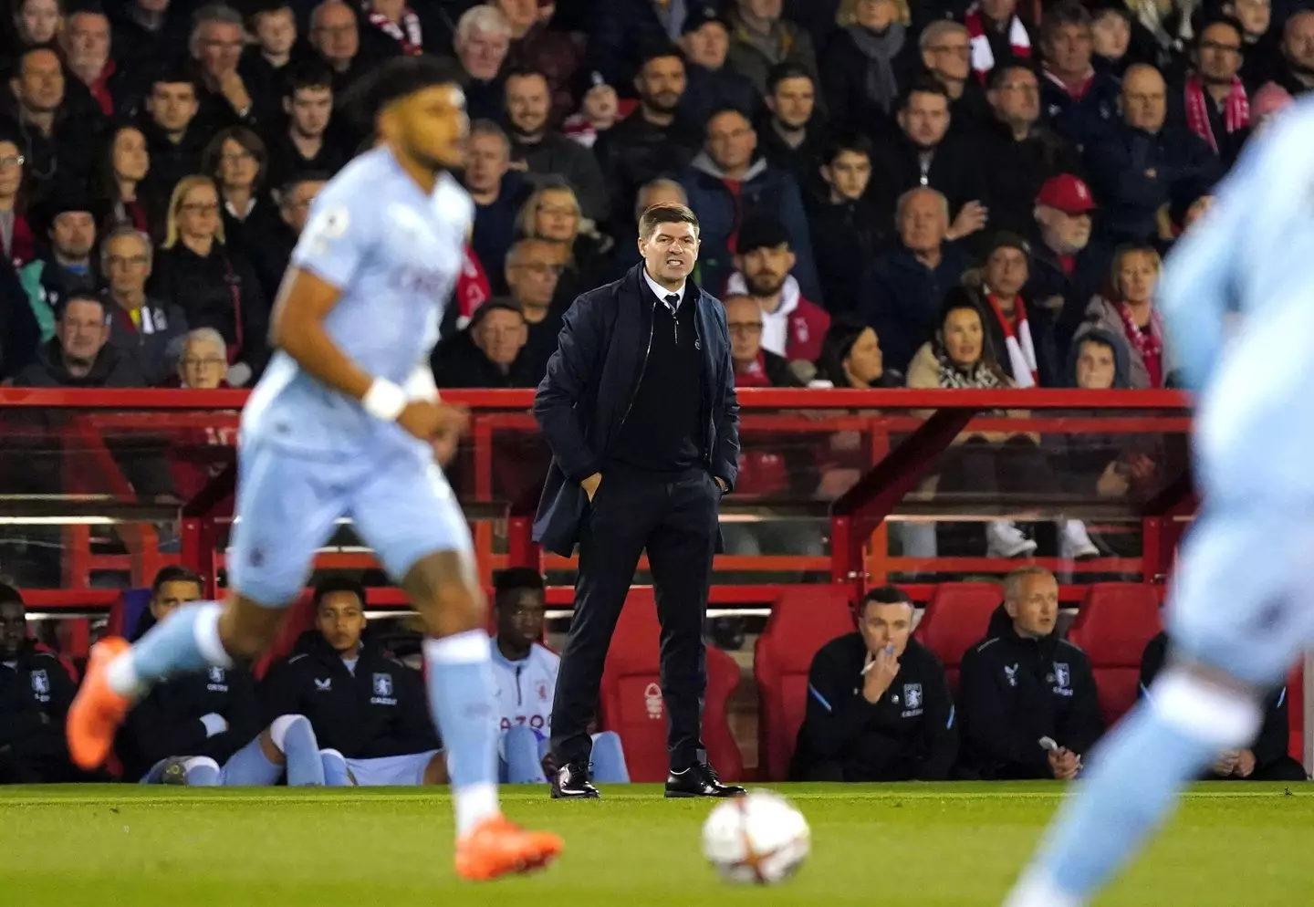 Aston Villa manager Steven Gerrard reacts on the touchline during the Premier League match at City Ground. (Alamy(