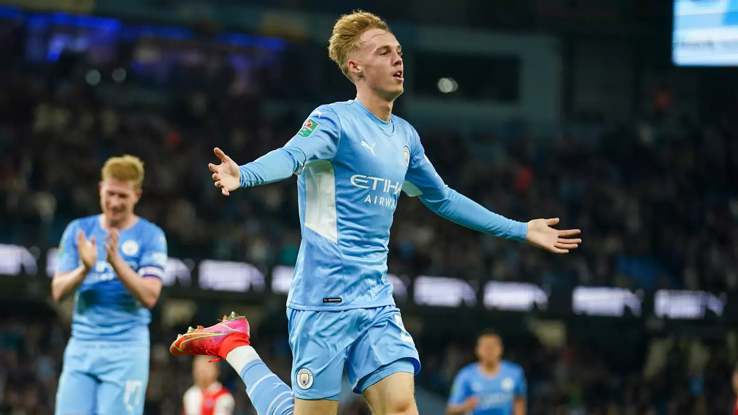 Kevin De Bruyne applauds Cole Palmer after his goal against Wycombe Wanderers (Image: PA / Alamy)