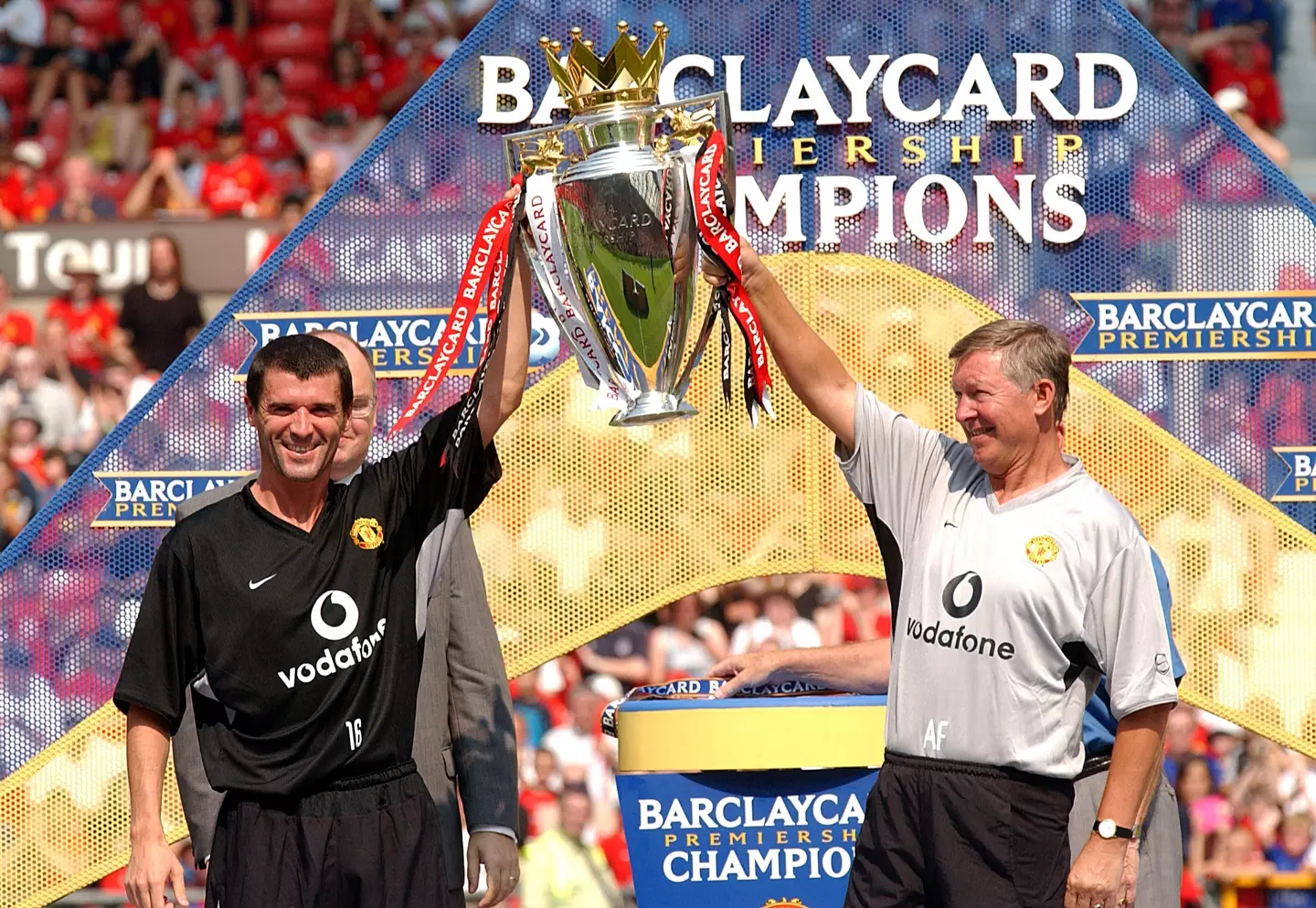 Roy Keane and Sir Alex Ferguson raise the Premier League trophy. Image: Getty