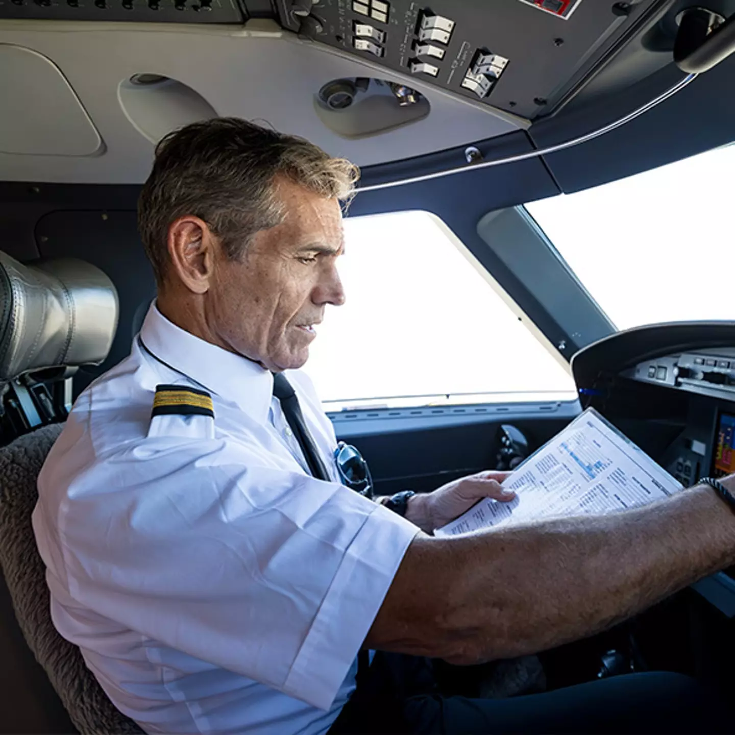 Airline reveals real reason you never see pilots with beards and it's super important