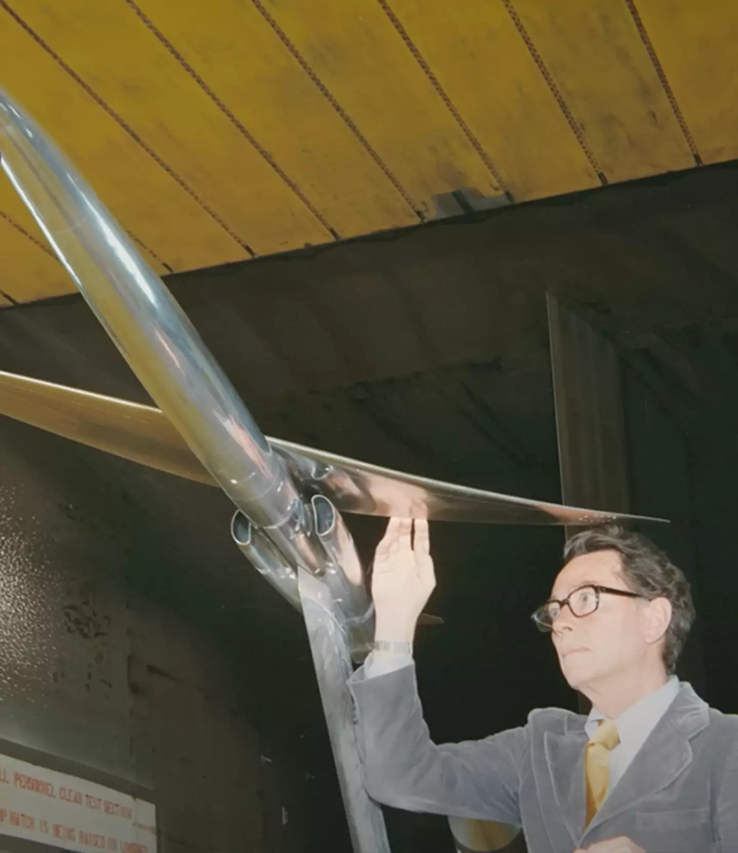 The oblique wing design was suitable for flying at both subsonic and supersonic speeds / Mustard/YouTube