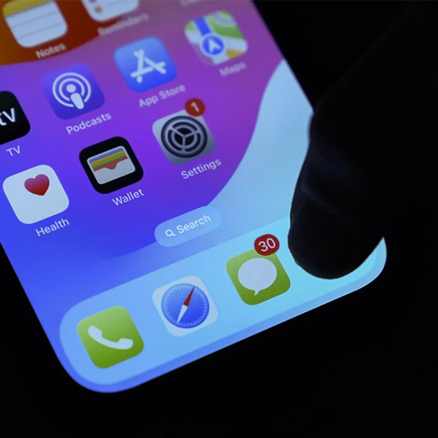 iPhone users say new iOS 18 feature is going to give them ‘trust issues’ as Apple introduces controversial change to iMessage