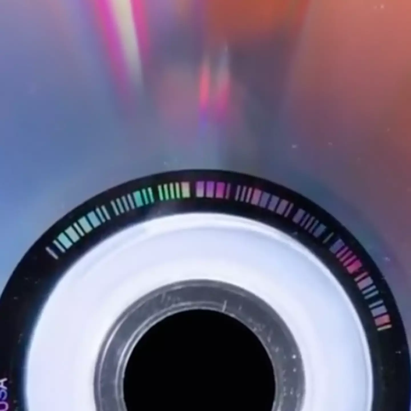 Video showing how the inside of a CD works is leaving people gobsmacked