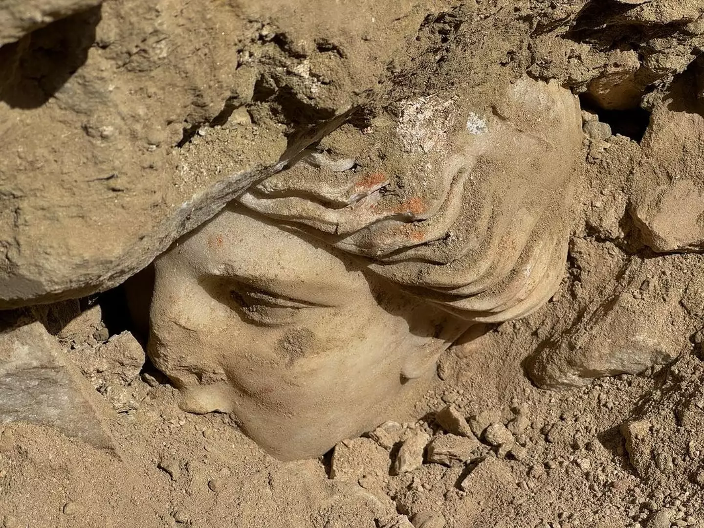 The statue head of the Greek goddess was uncovered in May this year (Instagram/@laodikeiakazisi)