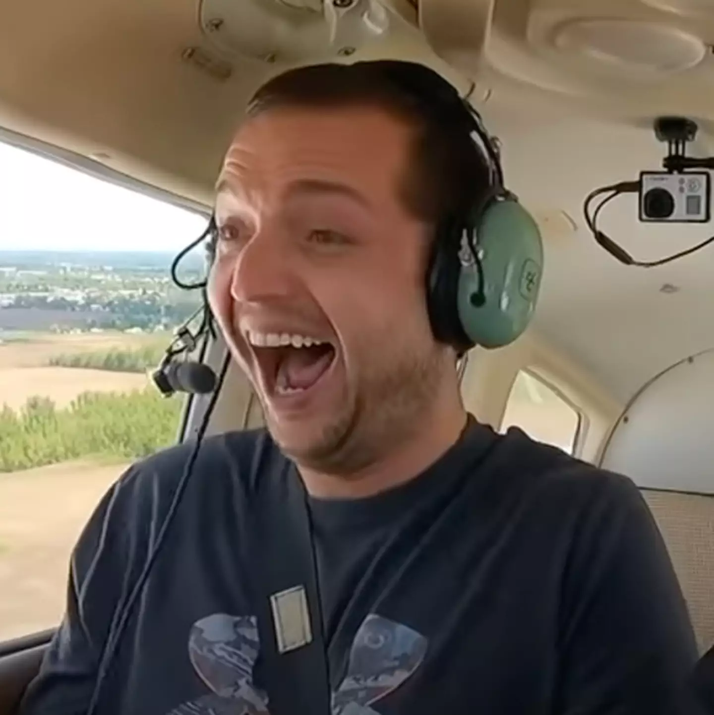 Man pranks his friend into thinking he’s ‘stealing’ a plane without telling him he’s actually a pilot