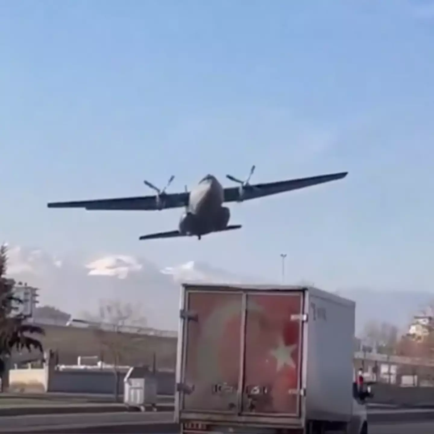 Plane flies just inches above traffic in footage of nail-biting emergency landing