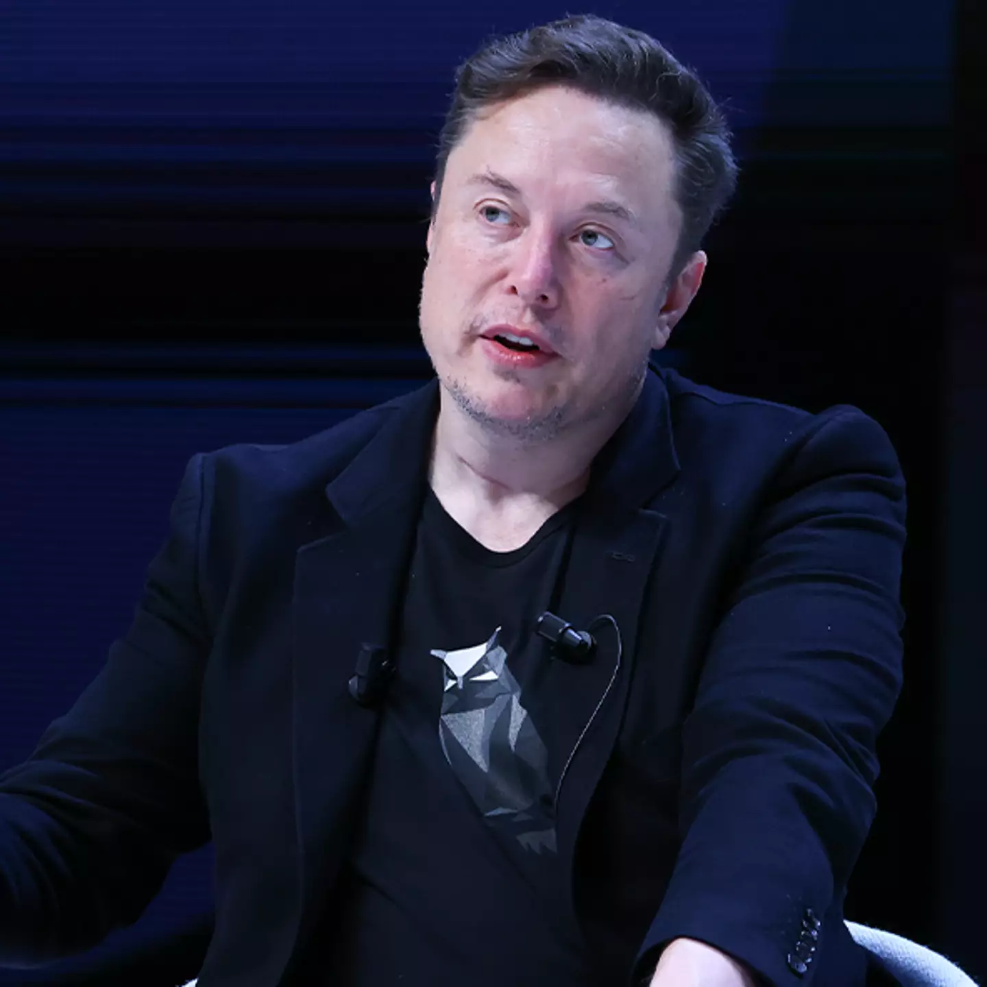 Elon Musk says we'll have 20,000,000,000 humanoid robots not too far in the future