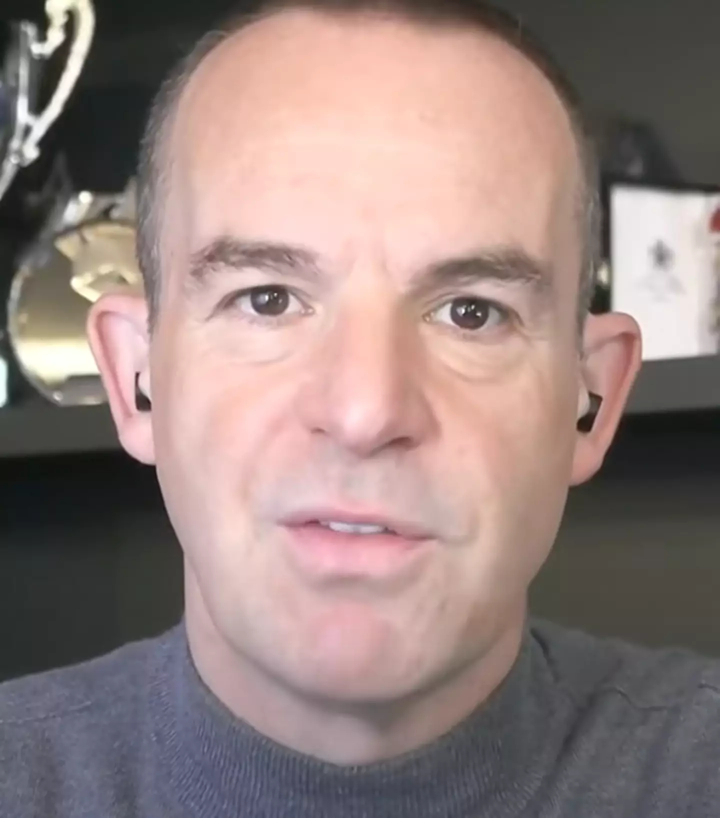 Martin Lewis issues warning to customers of popular mobile network providers / This Morning/ YouTube 