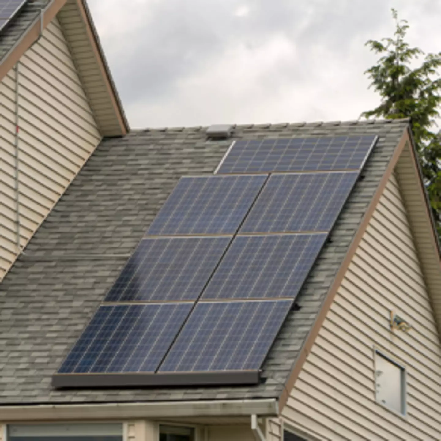 Reddit user shares their energy bill before and after installing solar panels and the difference is insane