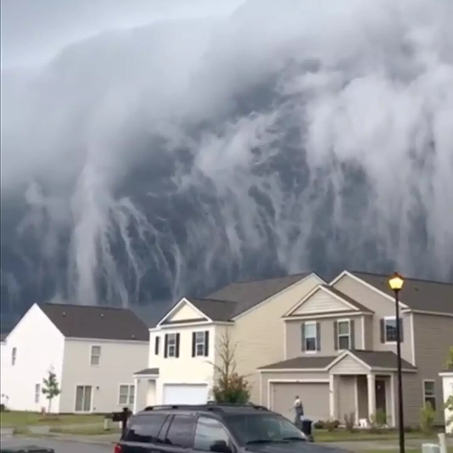 Mesmerizing footage shows clouds that look like an incoming tsunami