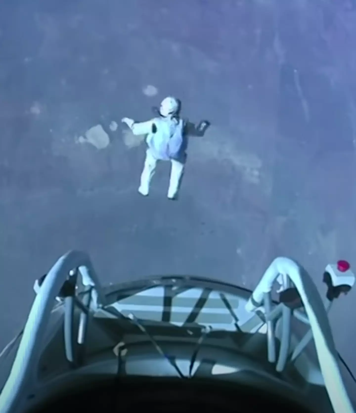 The Austian daredevil entered a freefall into the Earth's atmosphere / Red Bull