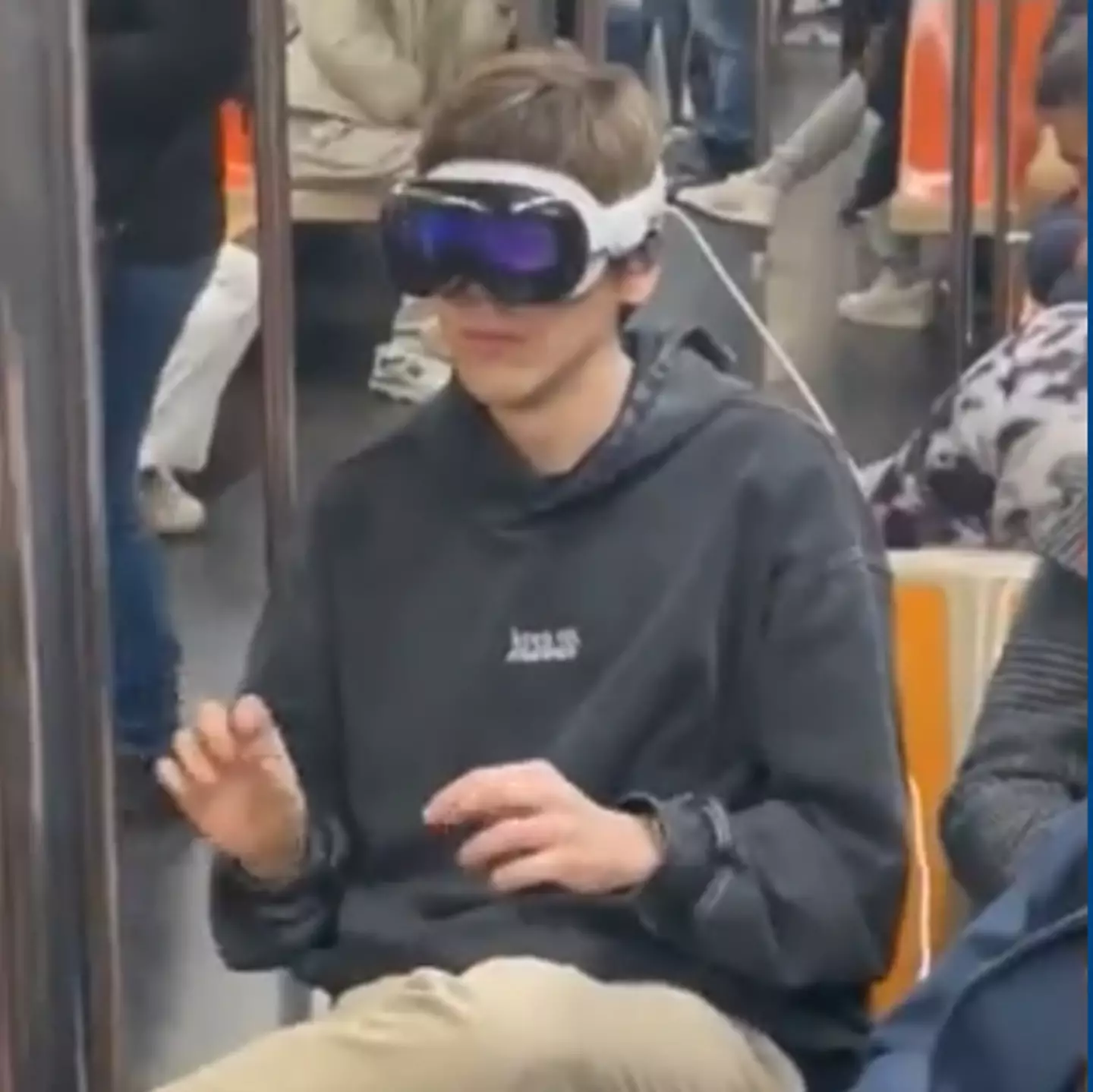 People have huge concerns after seeing man wearing Apple Vision Pro on subway