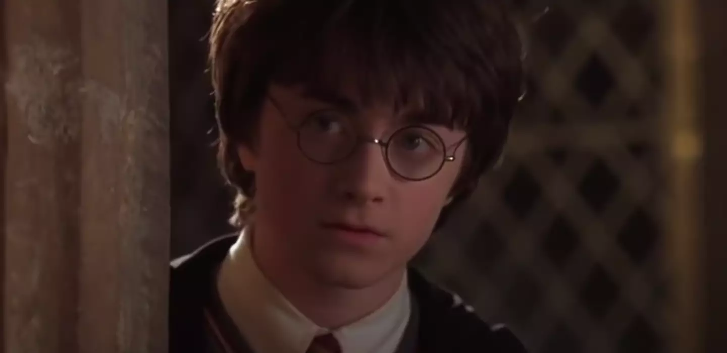 Fans have stumbled across a deleted scene from Harry Potter and the Chamber of Secrets.
