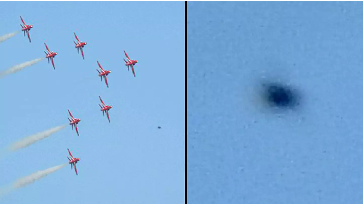 Audience spot moment '1,000mph' UFO photobombed airshow