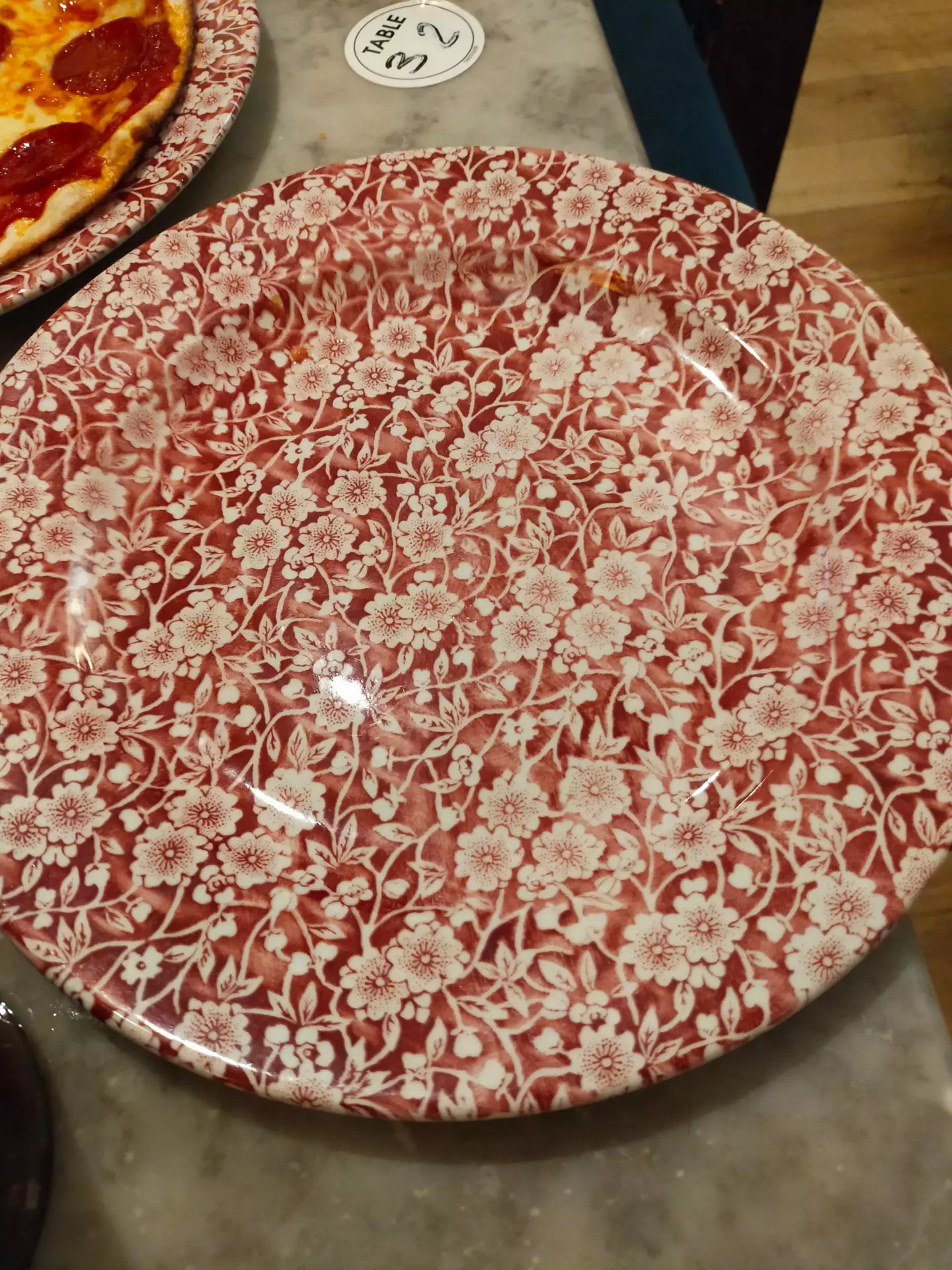 Have you ever seen a red plate in Wetherspoons? (Reddit/u/sven3067)