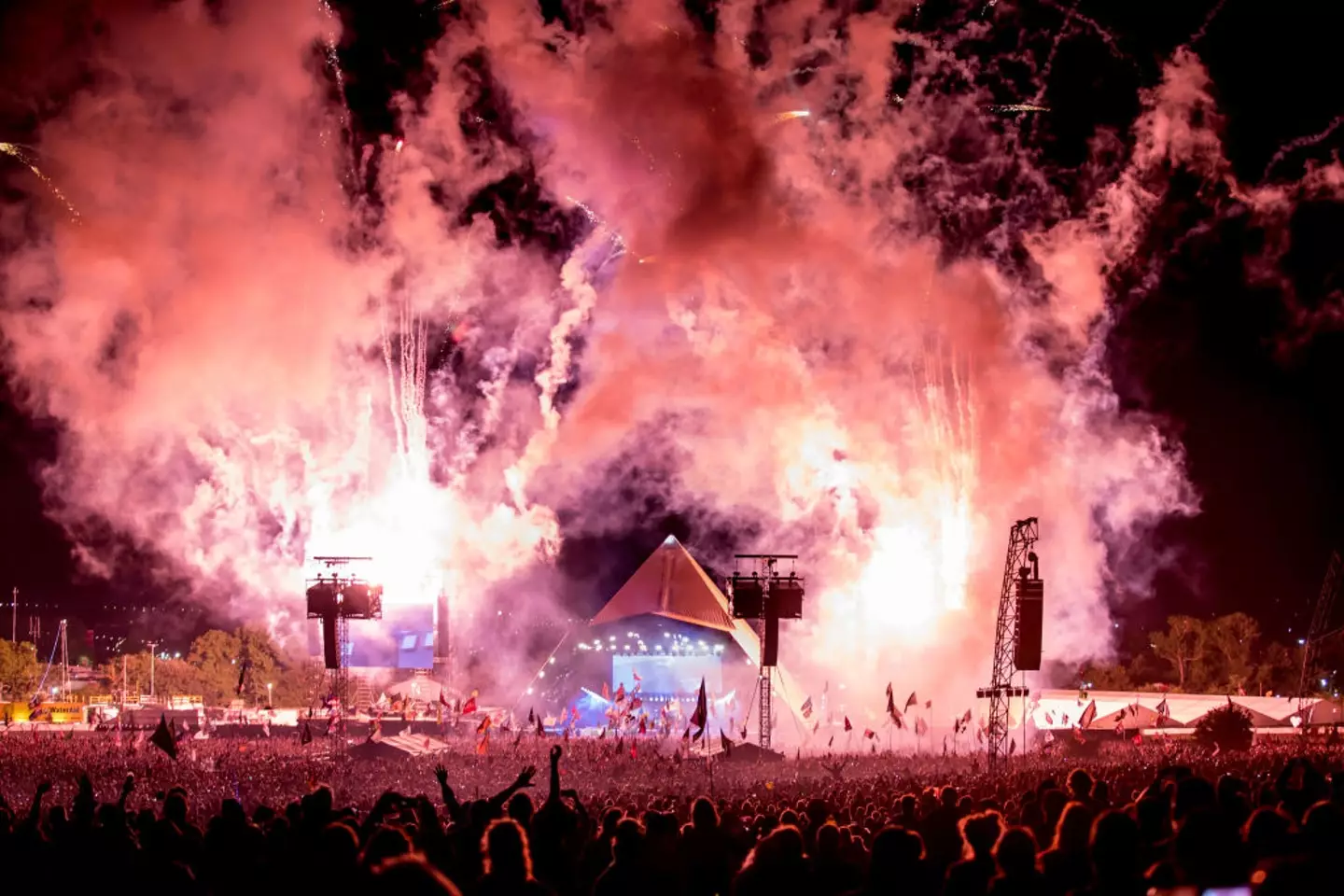 Glastonbury cannot offer the big bucks like other festivals can. (Matt Cardy/Getty Images)
